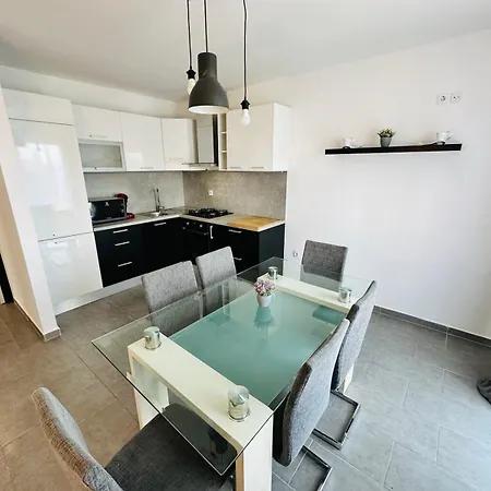 Noor Apartment *